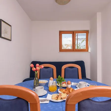 Апартаменти A 1 W Shared Pool And Balcony Near The Сегет-Враниця