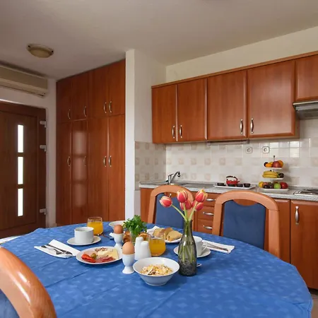 A 1 W Shared Pool And Balcony Near The *