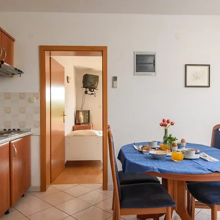 A 1 W Shared Pool And Balcony Near The * Seget Vranjica