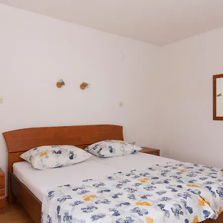 A 1 W Shared Pool And Balcony Near The