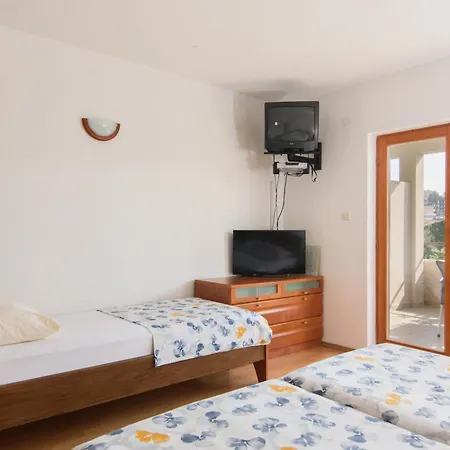 A 1 W Shared Pool And Balcony Near The Seget Vranjica