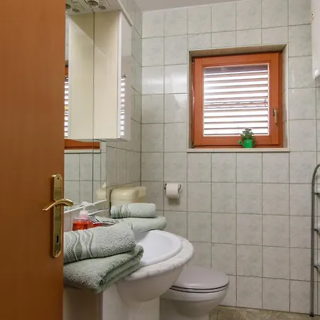 A 1 W Shared Pool And Balcony Near The * Seget Vranjica