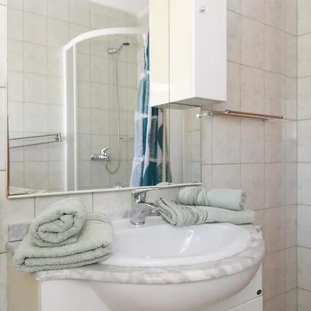 A 1 W Shared Pool And Balcony Near The * Seget Vranjica