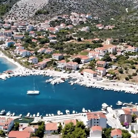 Apartmán A 1 W Shared Pool And Balcony Near The